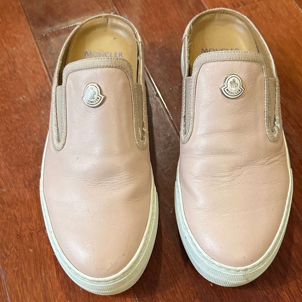Comfortable moncler slip on shoes